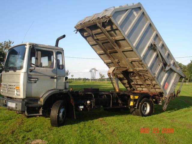 camionbennerenaultm140.jpg